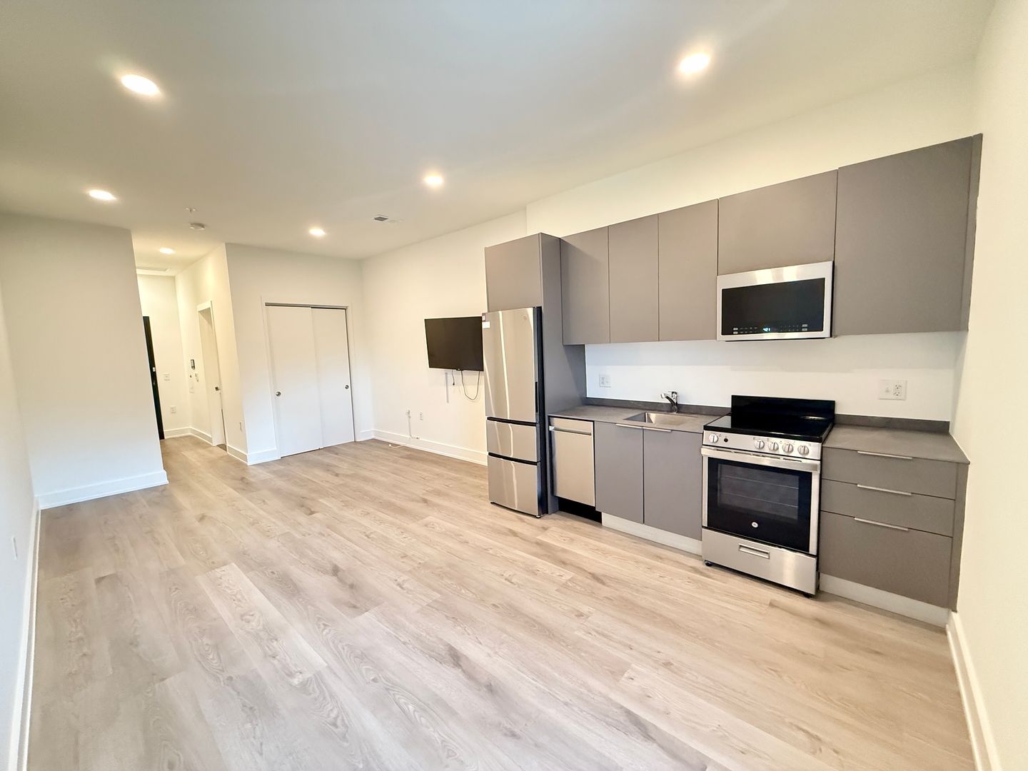 Washington Apartment: 1324 North Capitol Street