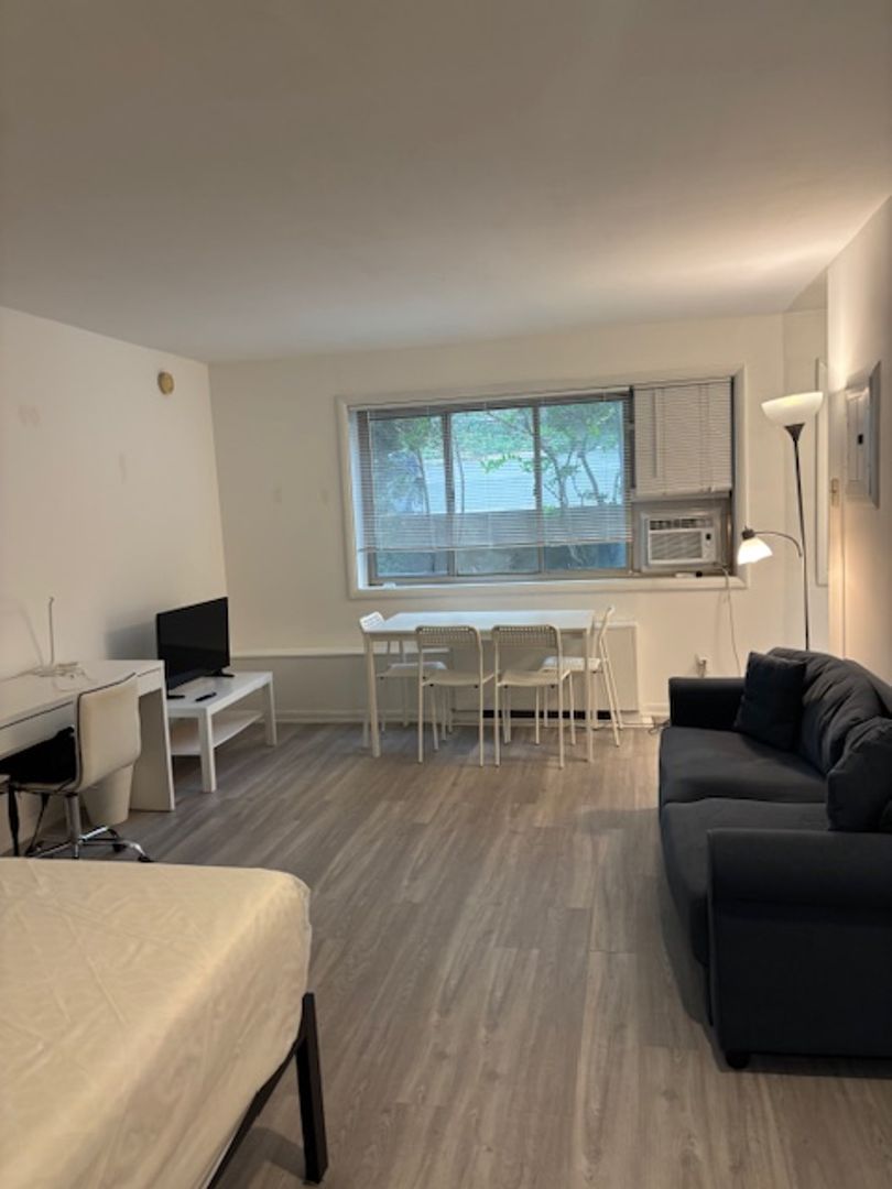 Washington Apartment: 4455 Macarthur Blvd NW