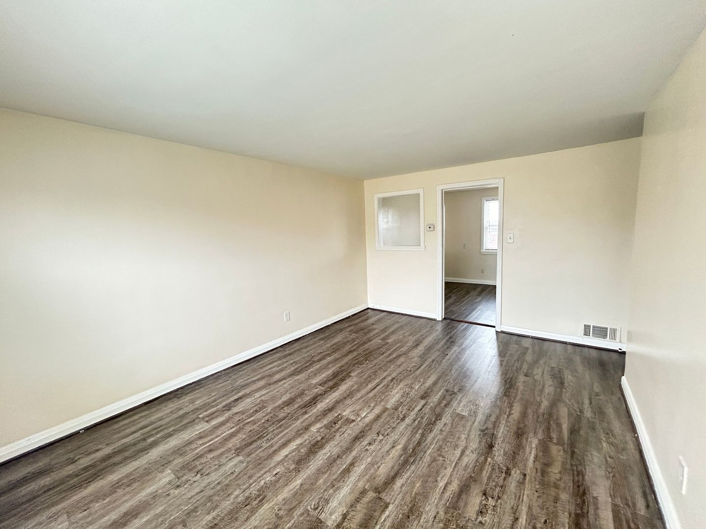 Baltimore Apartment: 1010 Elton Ave