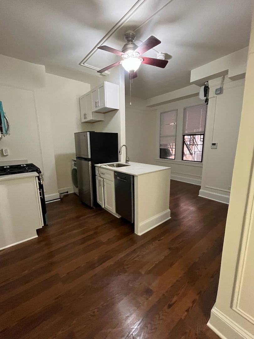 Washington Apartment: 1616 16th Street NW