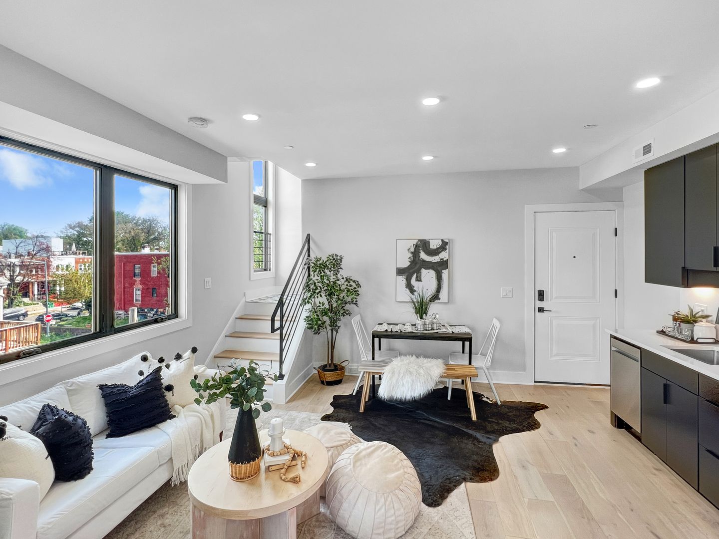 Washington Apartment: 1026 18th Street NE