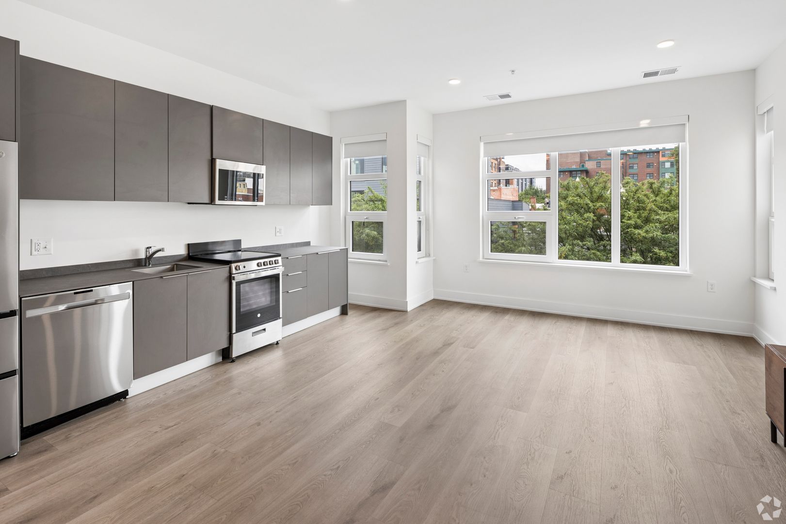 Washington Apartment: 1324 North Capitol Street