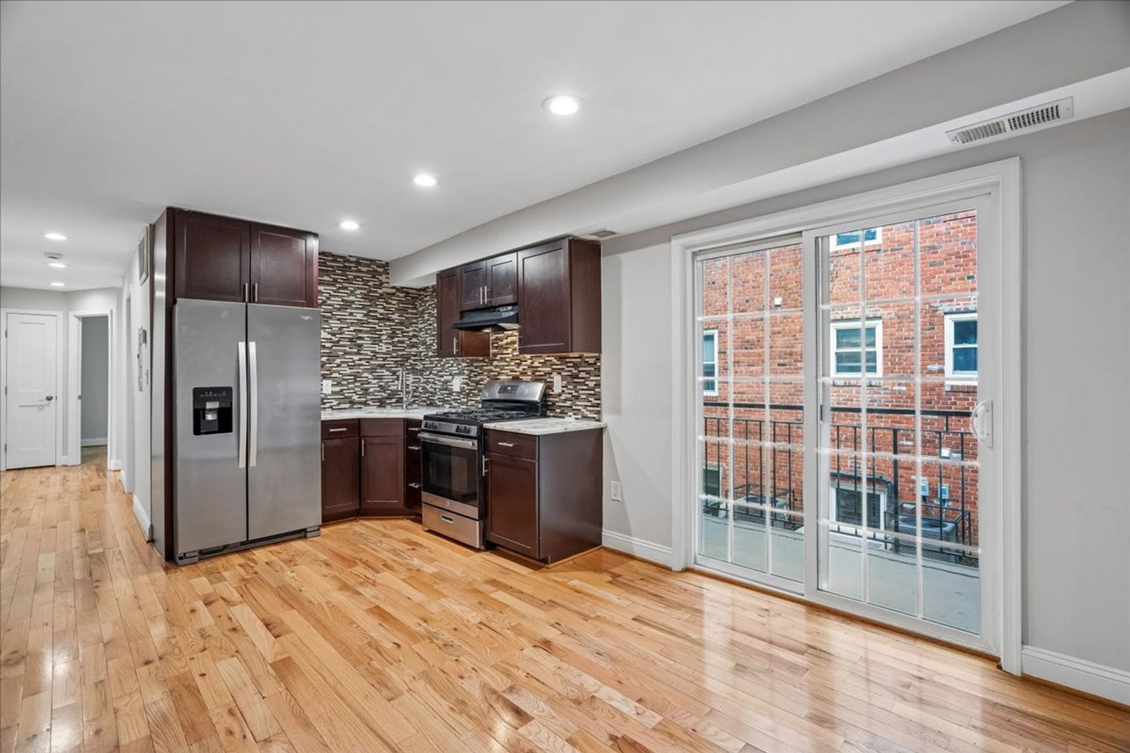 Washington Apartment: 1616 27th Street SE