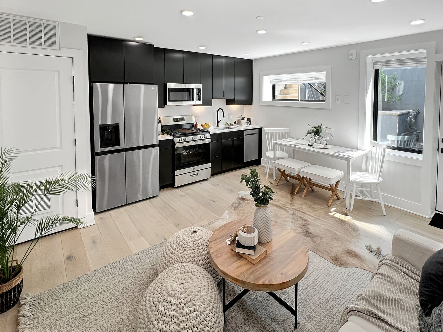 Washington Apartment: 1026 18th Street NE