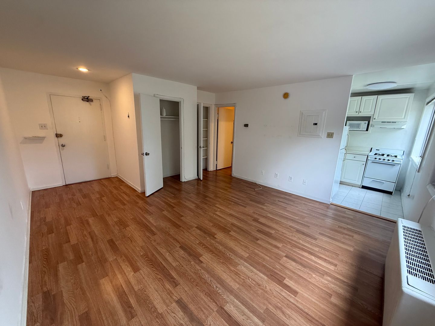 Washington Apartment: 4455 Macarthur Blvd NW