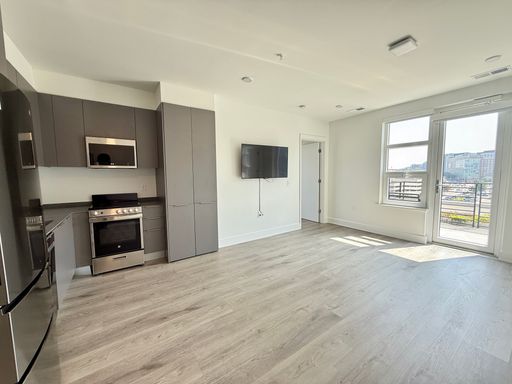 Penthouse 2 Bed 2 Bath with Private Balcony – photo 1