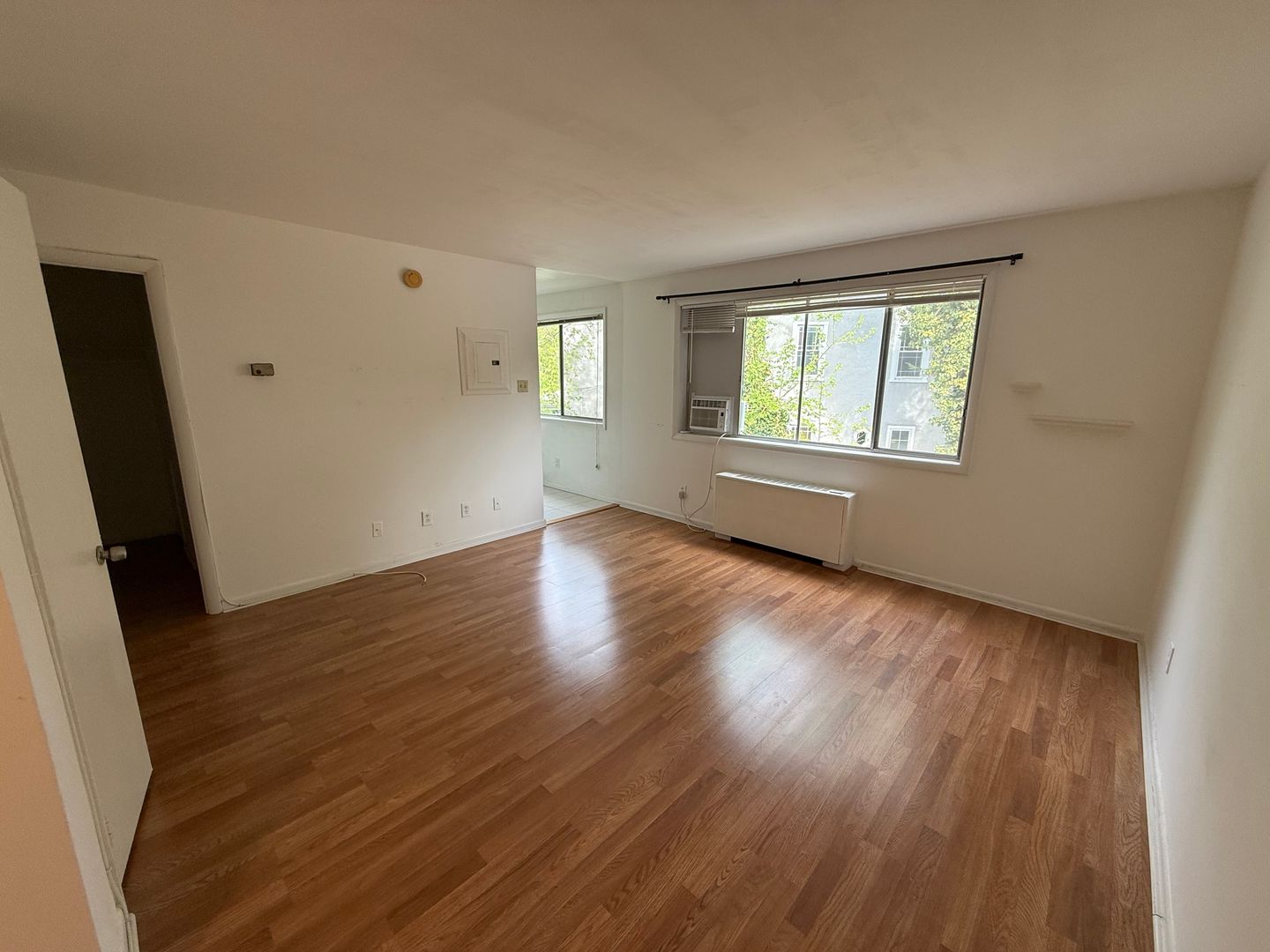 Washington Apartment: 4455 Macarthur Blvd NW