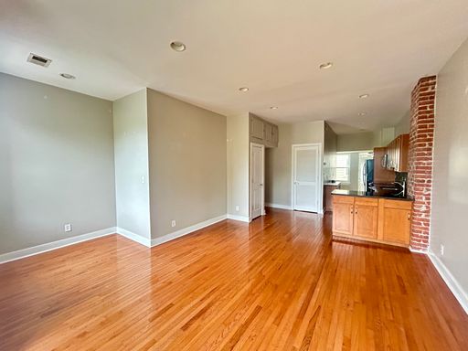 Charming Third Floor Unit – photo 1