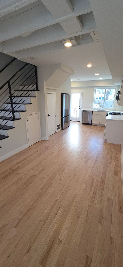 Washington House: 243 Warren St NE