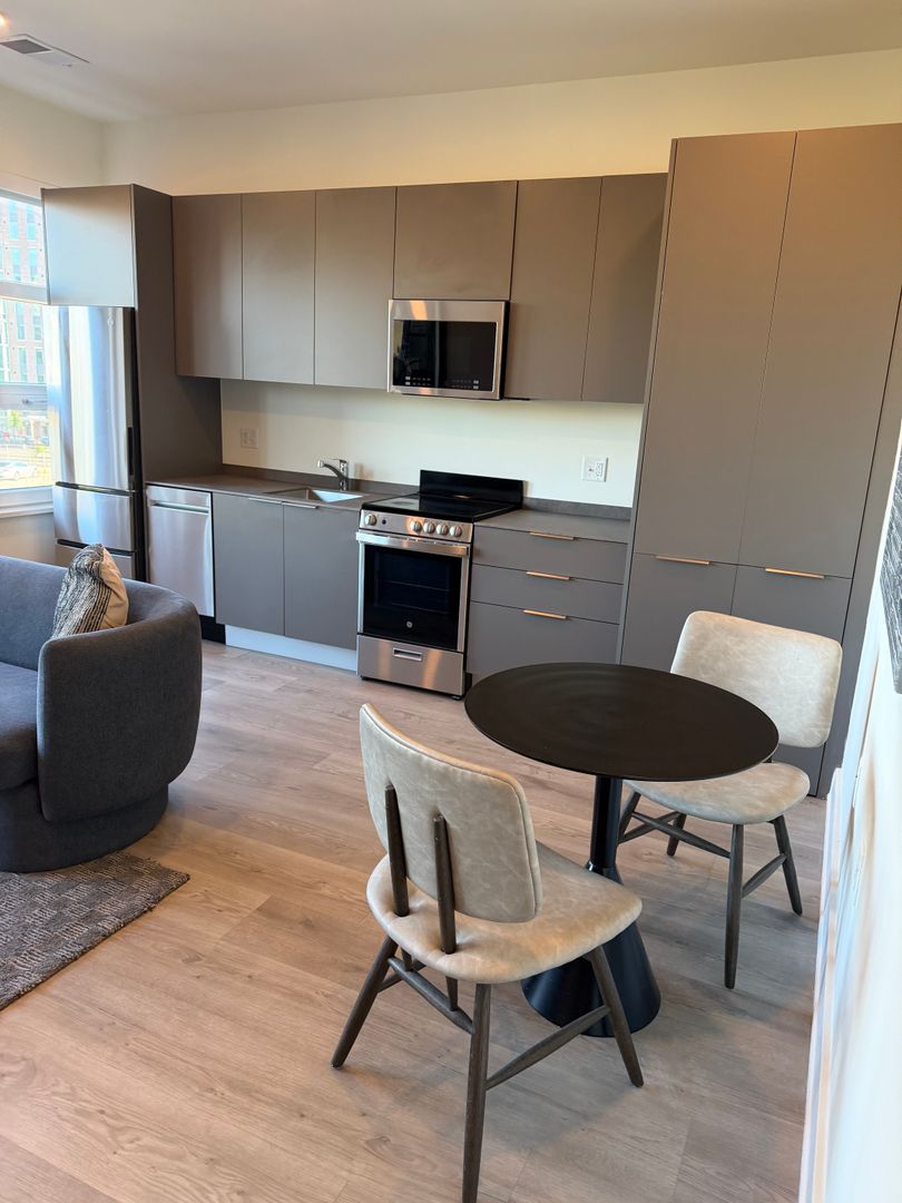 Washington Apartment: 1324 North Capitol Street