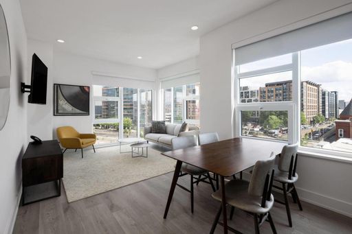 Penthouse 2 Bed 2 Bath with Private Balcony – photo 1