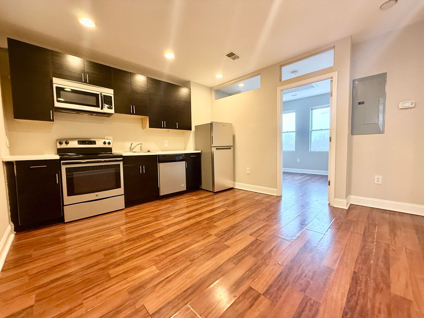 Washington Apartment: 543 Florida Ave NW