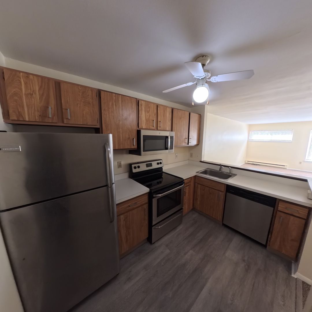 Stratford Apartment: 3699 Broadbridge Ave