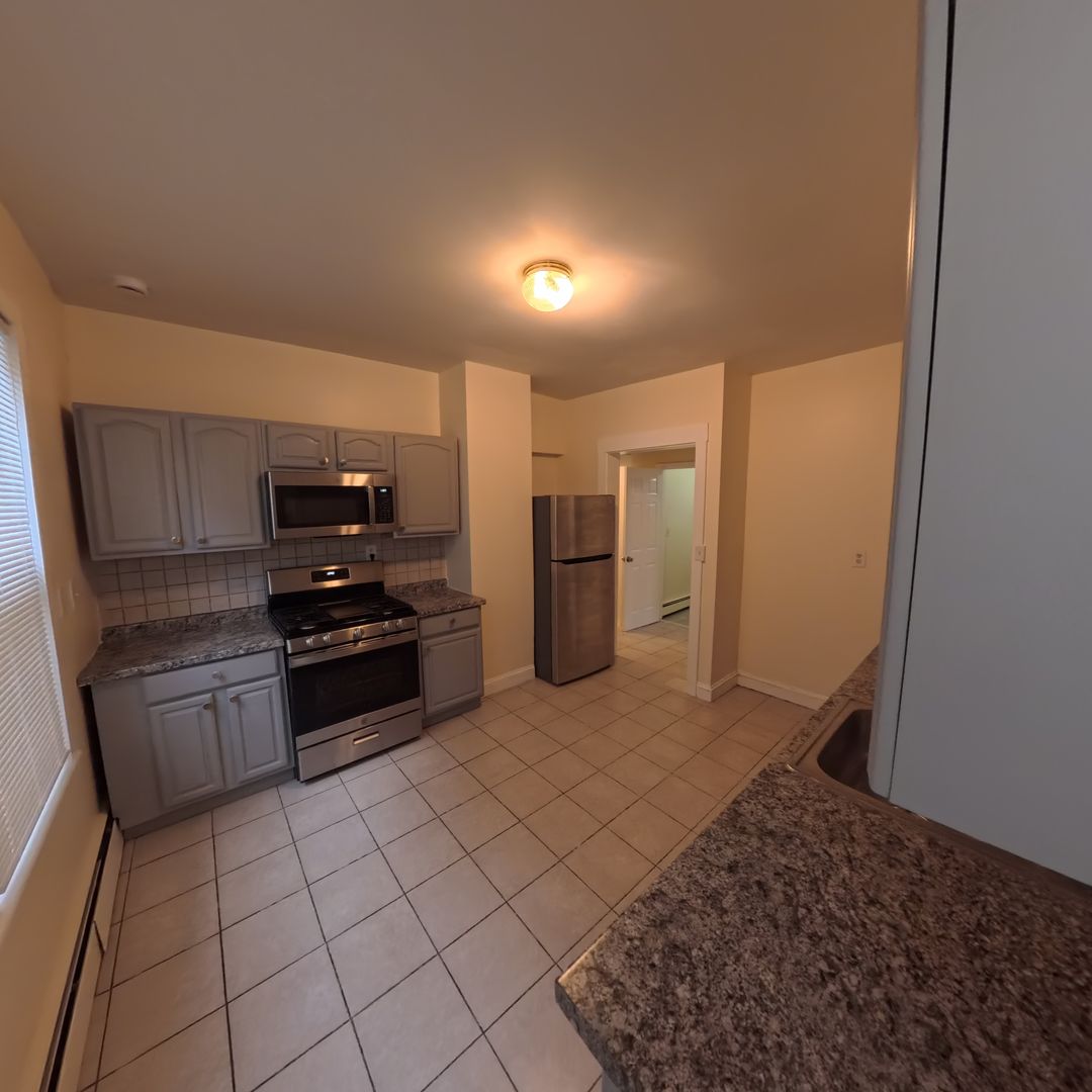 Bridgeport Apartment: 140-142 Lorraine St