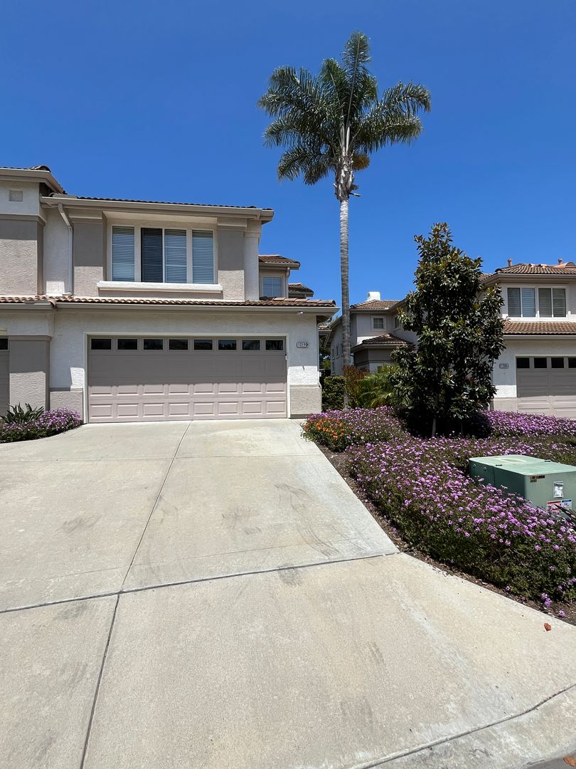 Oceanside Townhome: 1215 Natoma Way Unit D
