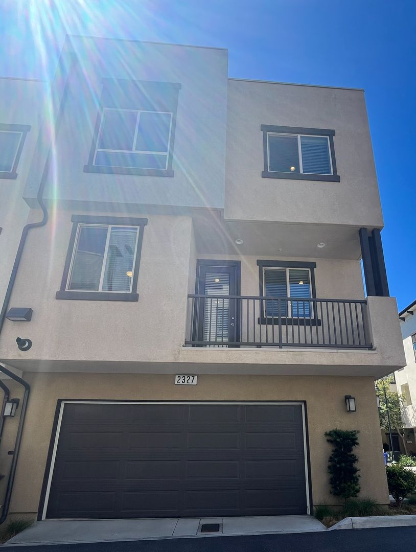 Vista. House: 2327 Verano Way