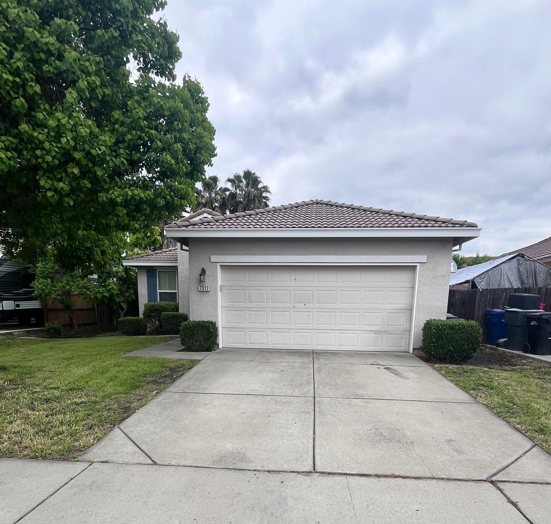 Rio Linda House: 7312 Elverta Rail Way