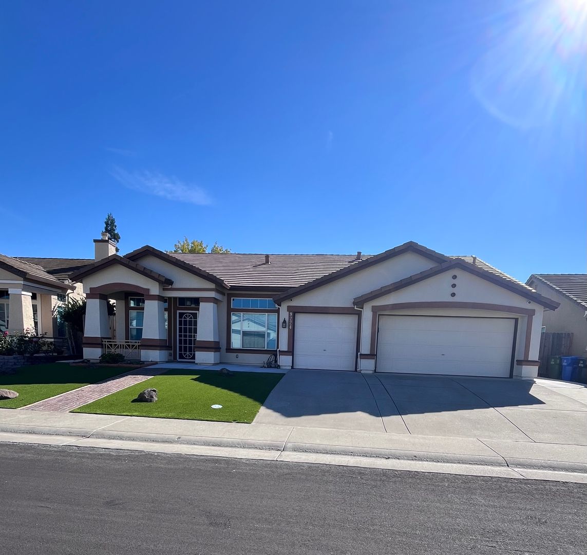 Elk Grove House: 9224 Balboa Park Way