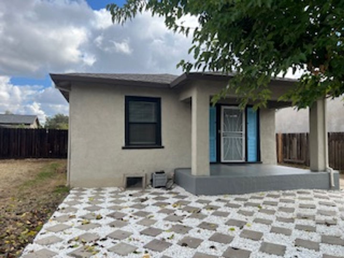 Sacramento House: 2422 Knoll Street