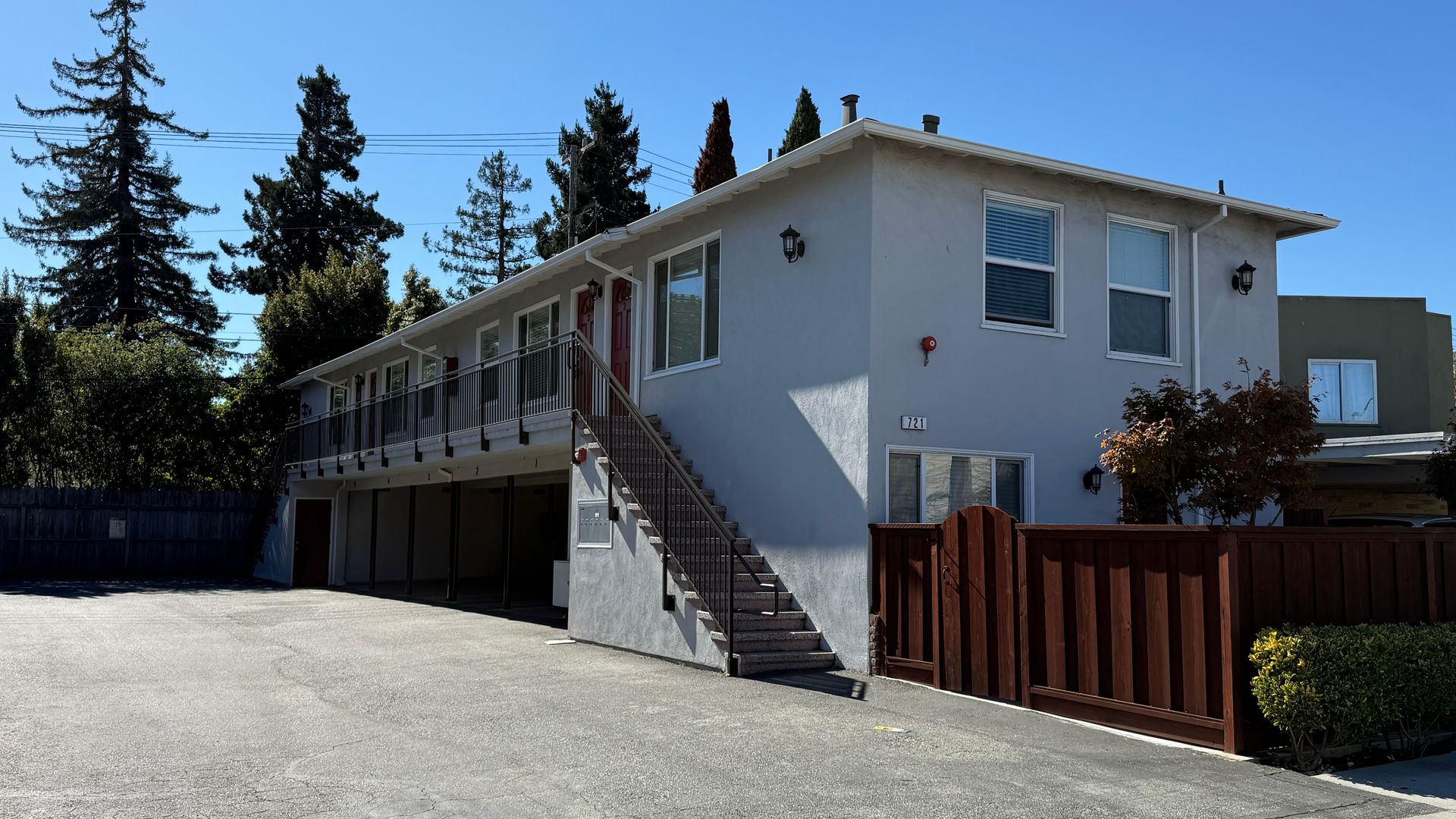 Burlingame Apartment: 721 Rollins Rd.