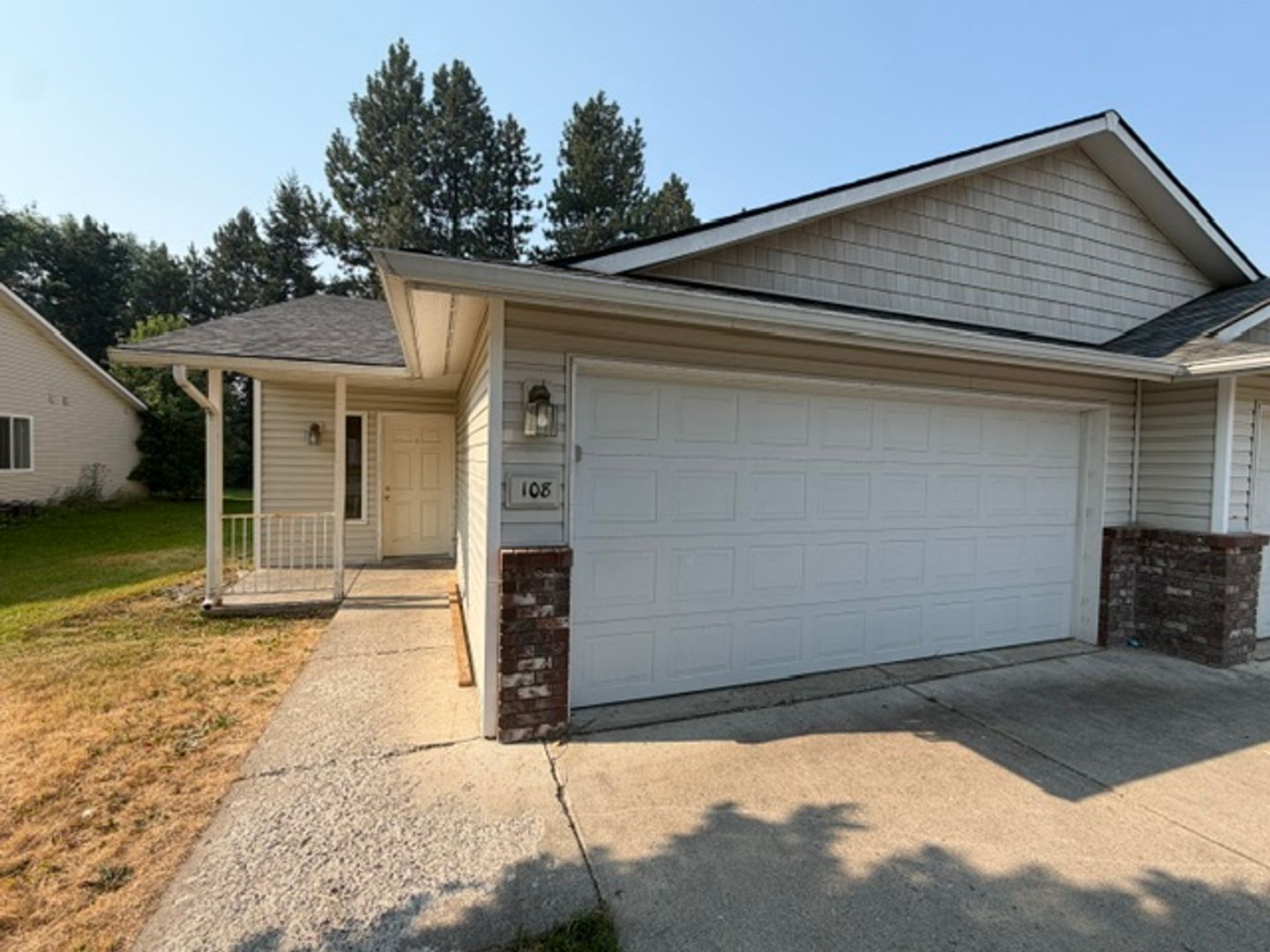 Hayden Apartment: 104 & 108 E Jadynn Ct.