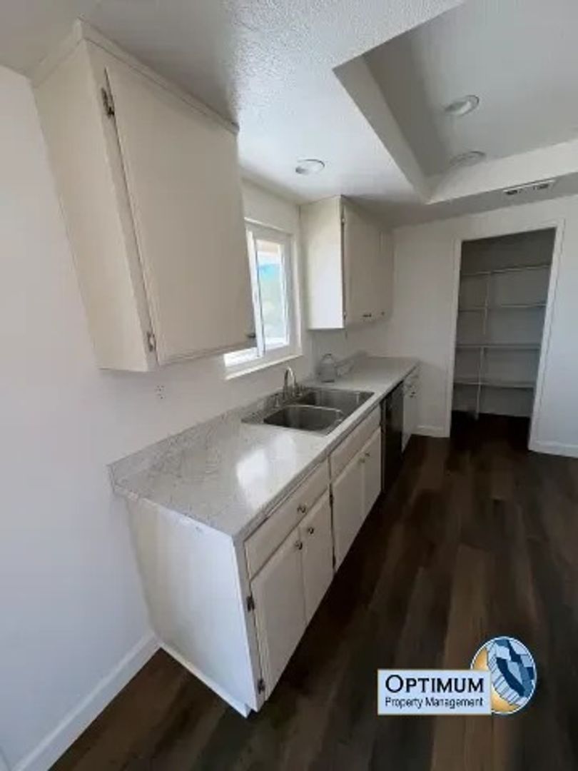 9295 Verdugo Ave 11 of 26