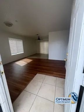 Spacious 4-Bedroom Townhome – photo 1