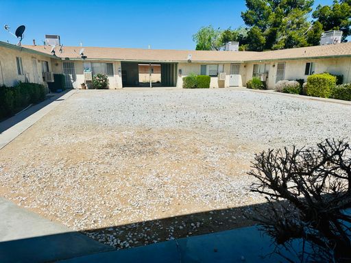2 bedroom / 1 bath Apartment with Small private rear yard – photo 1