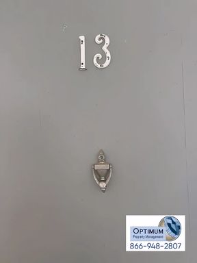Bright 2 Bedroom / 1 Bathroom Upstairs Unit with Mountain View