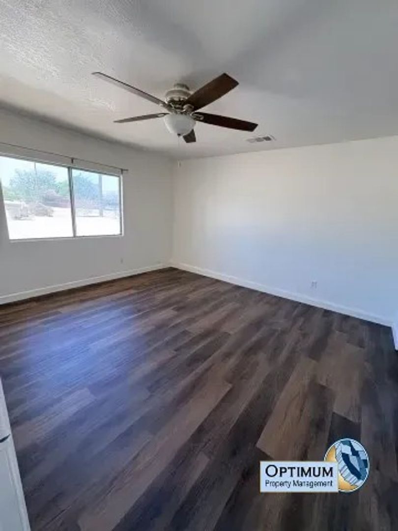 9295 Verdugo Ave 15 of 26