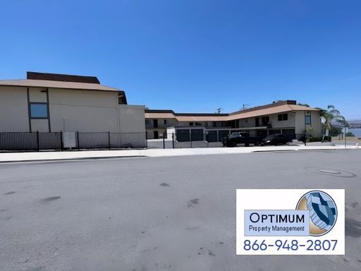 Charming 1 Bed / 1 Bath Downstairs Unit – Garage, Parking, Central HVAC!