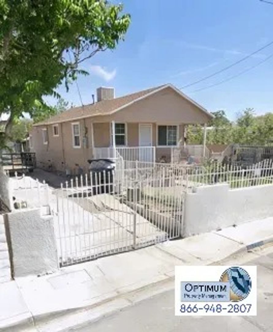 Victorville House: 15755 Cottonwood St