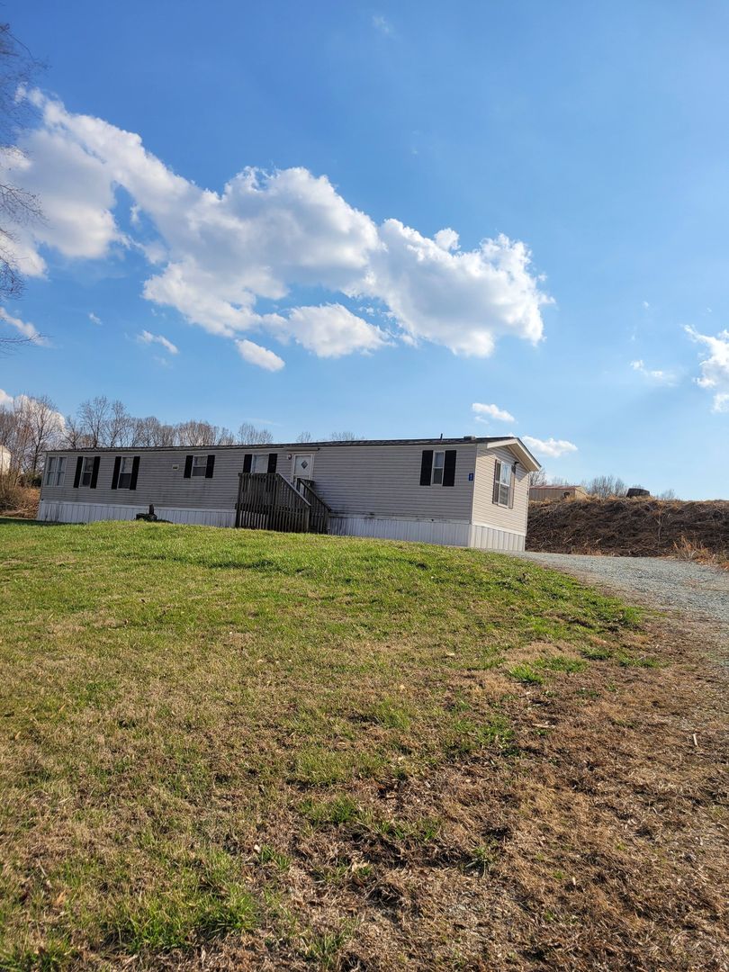 Mebane House: 701 Trollingwood-Hawfields Rd. lot 87