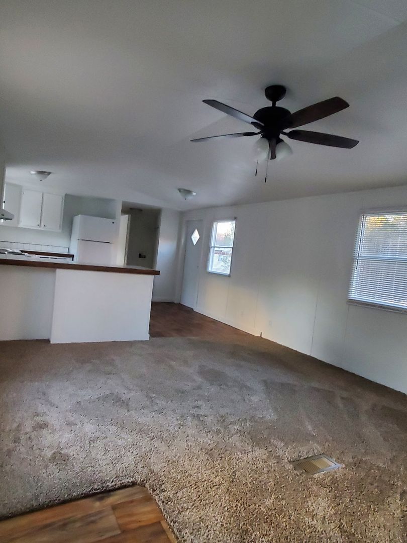 Haw River House: 1009 Jacks DR