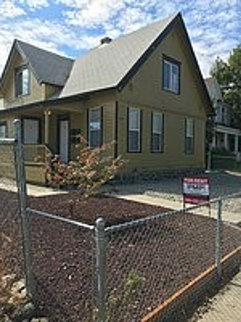 Spokane Apartment: 1017 W Maxwell Ave
