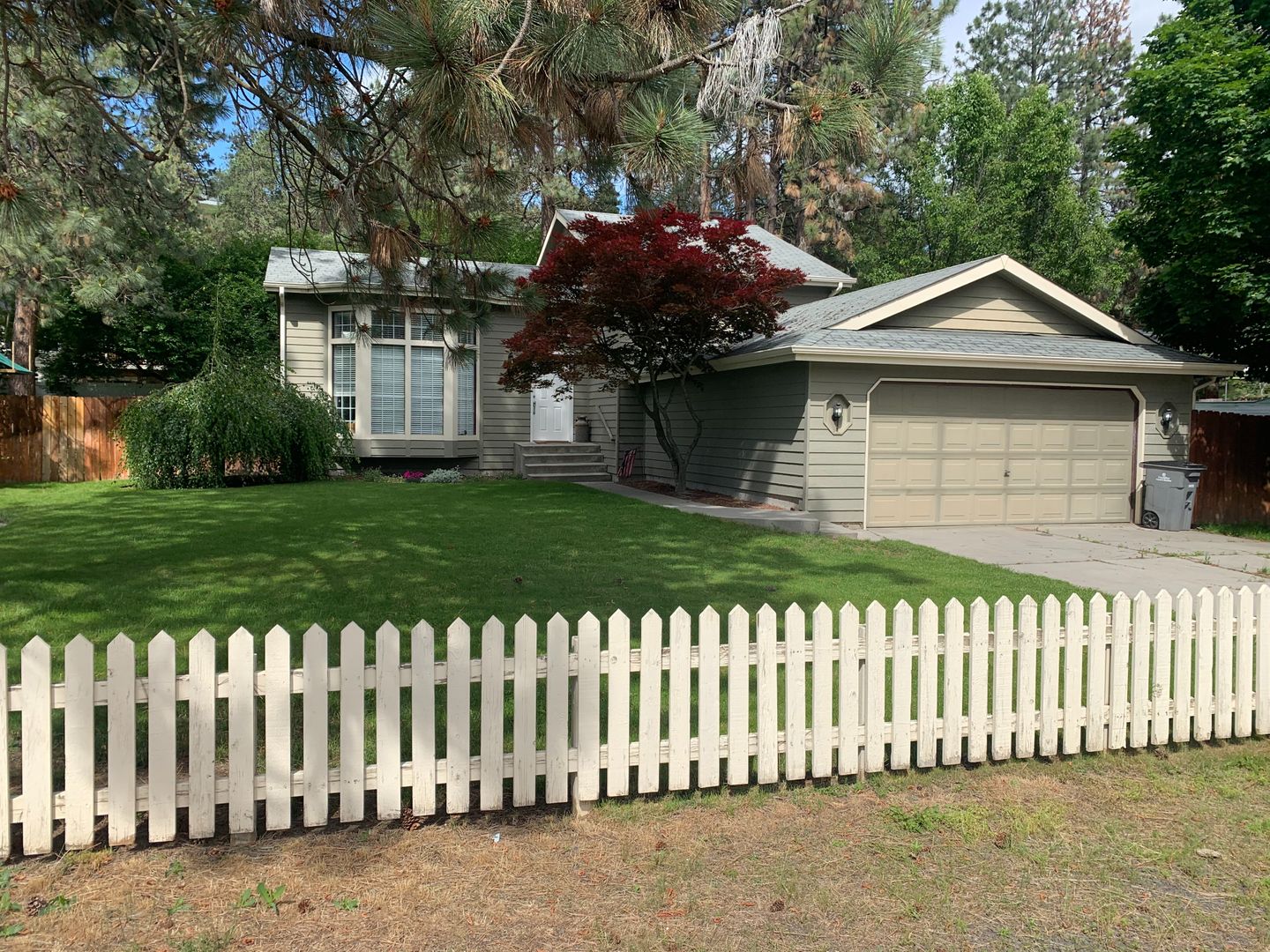 Nine Mile Falls House: 113 E Franklin Dr