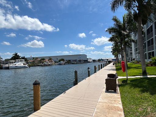 Furnished & Updated 1 Bed/1.5 Bath Near the Beach! Great Amenities – photo 1
