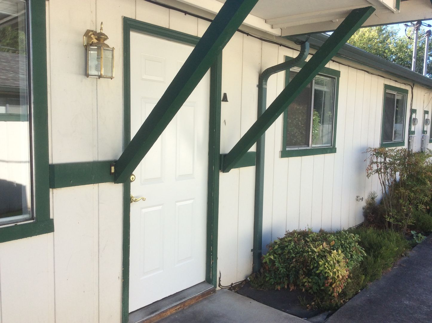 Grants Pass Apartment: 1315 SW G Street