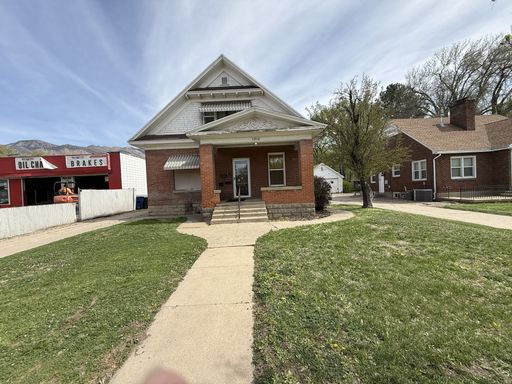Classic 1 Bed / 1 Bath Apartment in the Heart of Ogden!
