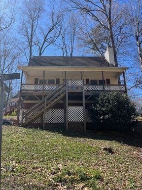 Gorgeous 3 Bedroom 2 Bath House with Front Porch! – photo 1