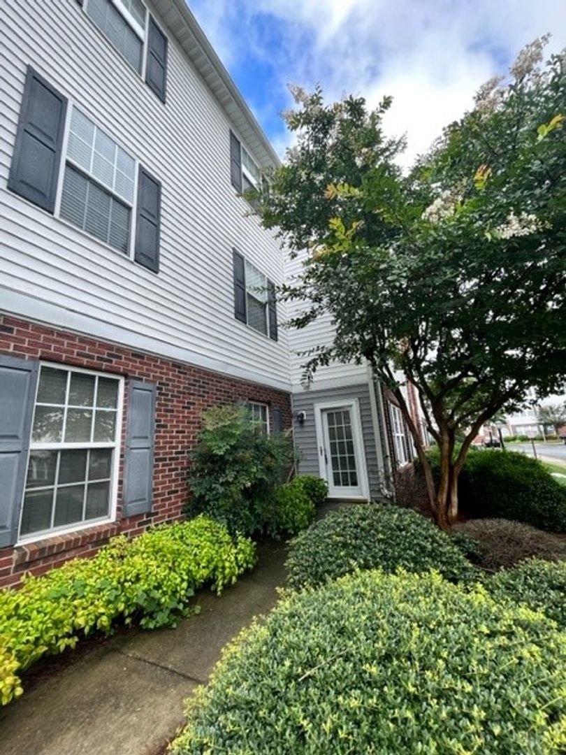 Greensboro House: 4290 Cedarcroft Court