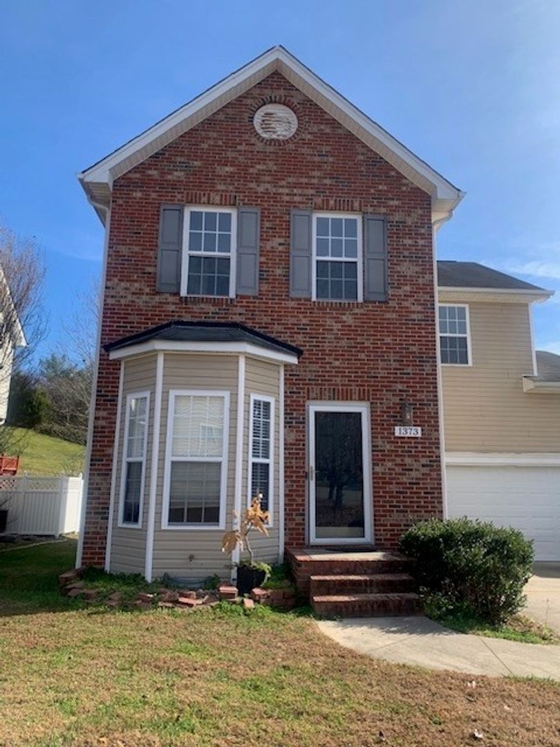 Winston Salem House: 1373 Still Point Court