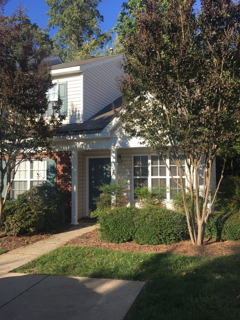 Greensboro House: 18 Sidney Marie Court