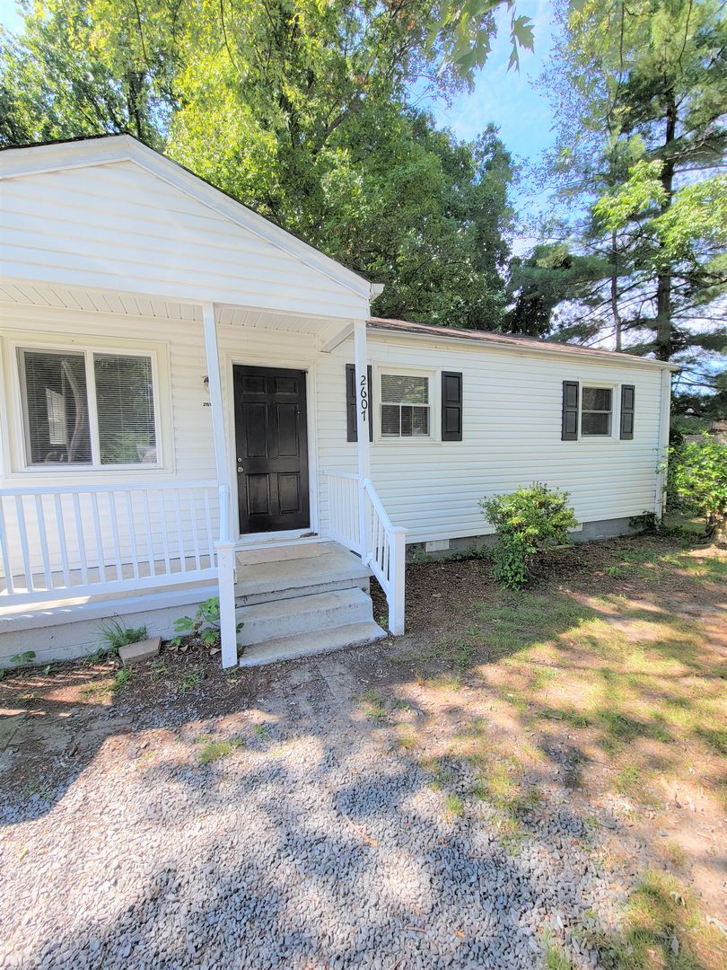 Greensboro House: 2607 Wildwood Drive