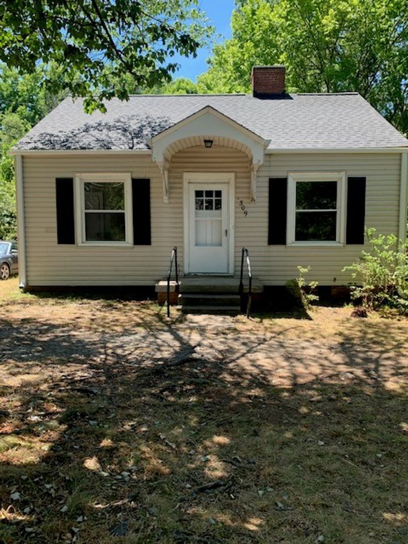 Greensboro House: 309 Holt Avenue