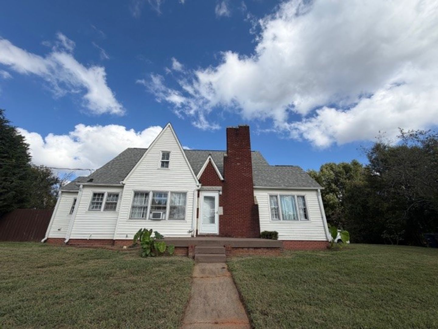 Winston Salem House: 995 Salisbury Ridge Road