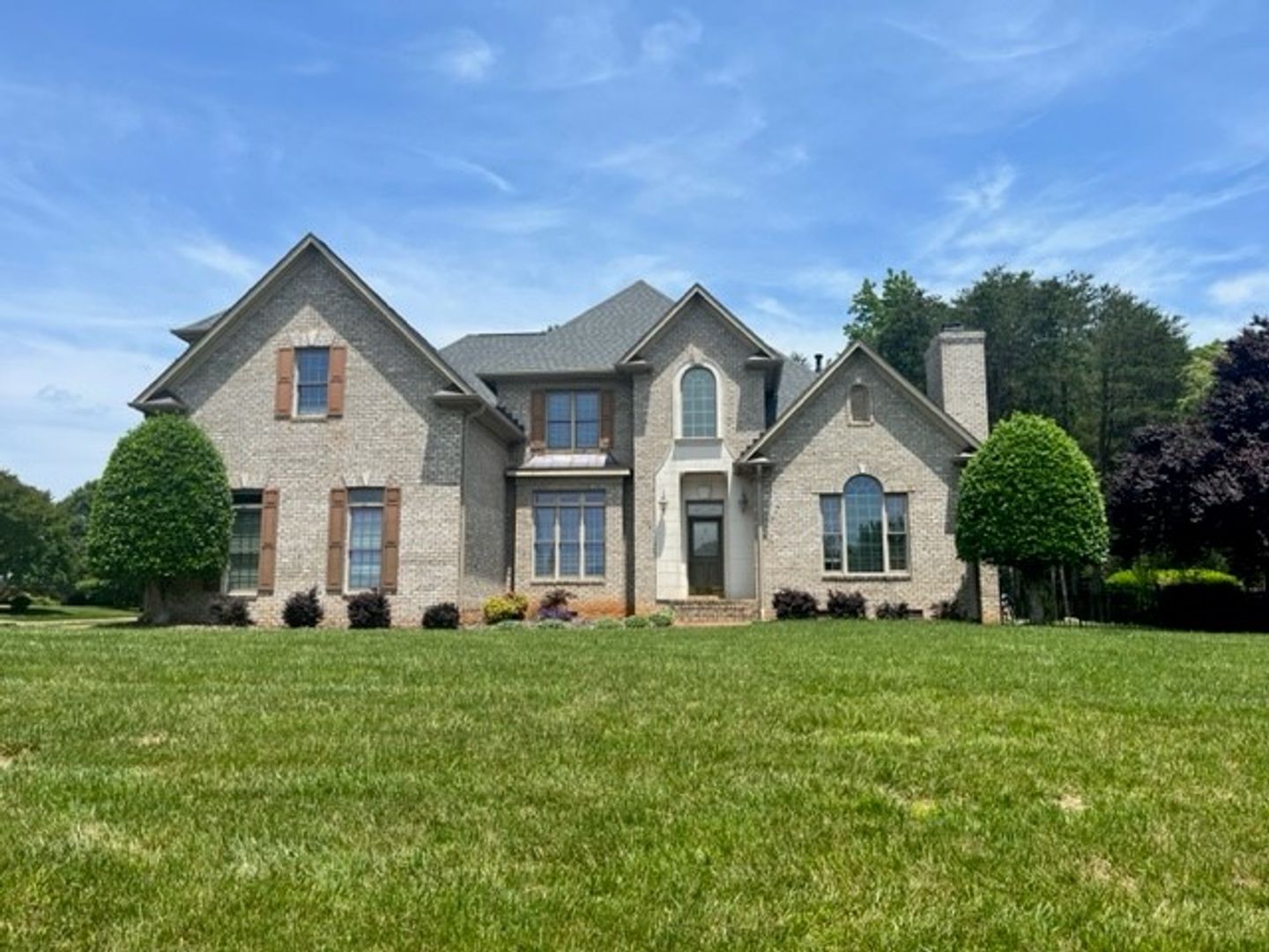 Greensboro House: 1 Wildrose Ct