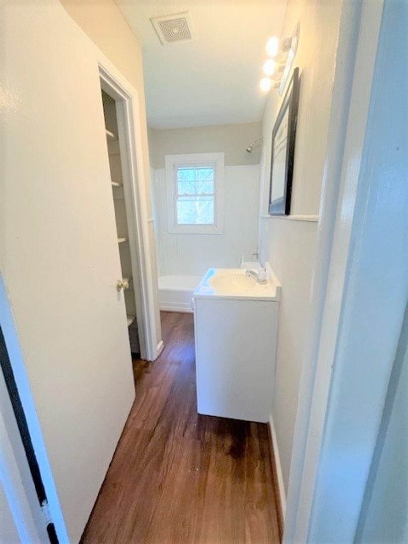 Greensboro House: 3704 Yanceyville Street, Unit B