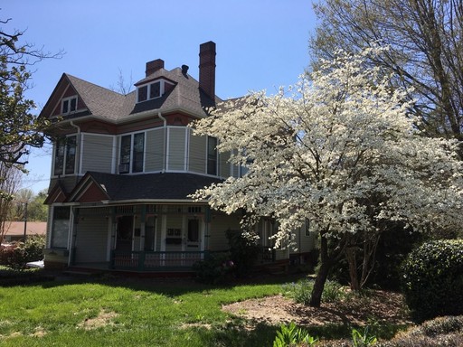 1 bedroom 1 bath with BONUS ROOM apartment for rent near UNCG – photo 1