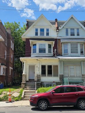 Now $950/month! Move in by September 1 and pay only $900/month. – photo 1